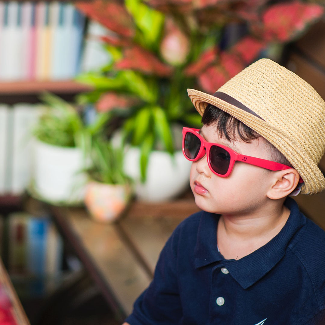 Occhiale da sole bambino: consigli su come scegliere quelli giusti